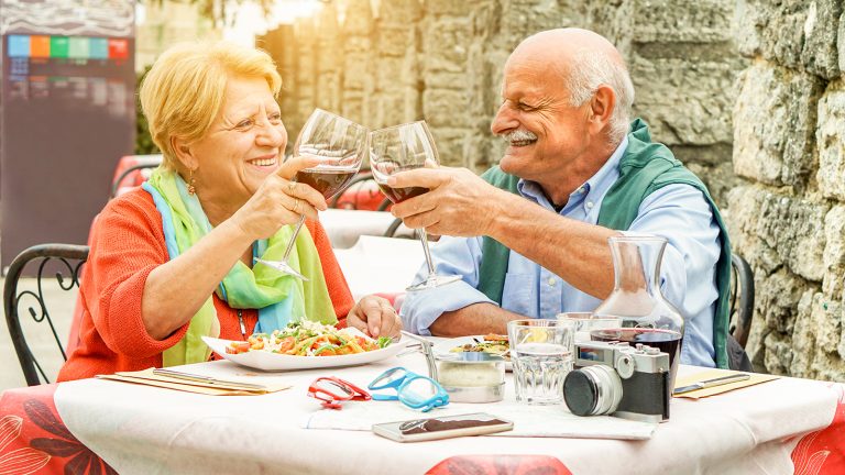 Het zou stijgen van 67 jaar vandaag tot bijna 70 jaar in 2050: Italië overweegt uiteindelijk om te stoppen met het verhogen van de pensioengerechtigde leeftijd.