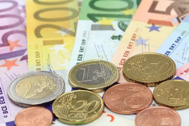 De ECB geeft aan hoeveel contant geld iedereen bij zich moet hebben om 72 uur te kunnen overleven