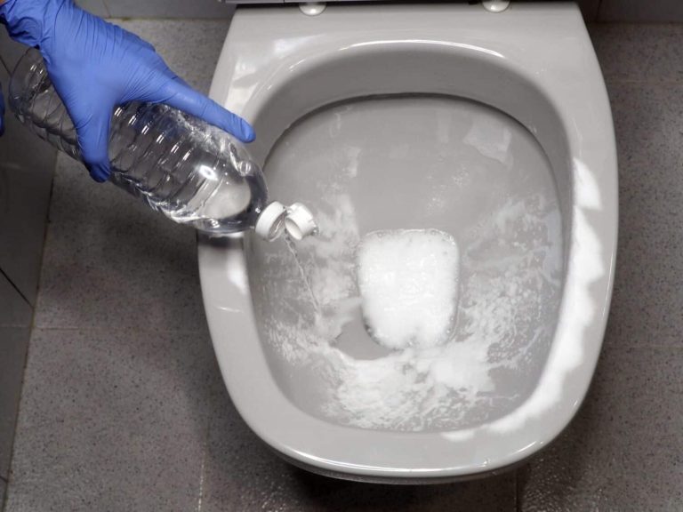 Dacht u dat u uw toilet schoonmaakte en liet glanzen? Dit product maakt het in werkelijkheid veel kwetsbaarder en niet schoner!
