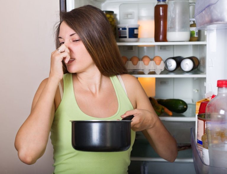 Stinkt uw keuken? De onfeilbare huistip om frituurluchtjes te verwijderen en de lucht onmiddellijk te zuiveren!