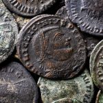 Amateurduiker ontdekte metaal op de zeebodem en het bleek een schat van 50.000 bronzen munten uit de 4e eeuw te zijn