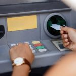 De 4 gevallen waarin uw bankkaart door de geldautomaat kan worden ingehouden